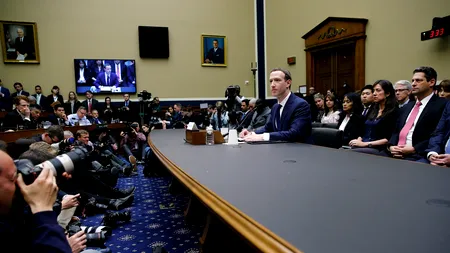 Ciornele lui Zuckerberg, fotografiate „în secret