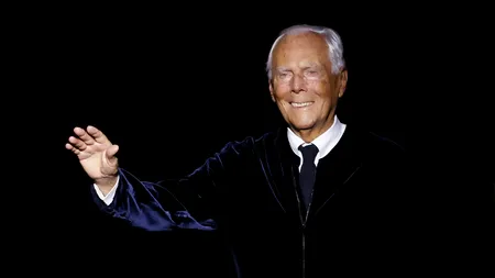 Giorgio Armani, considerat „REGELE MODEI”, a murit la vârsta de 91 de ani