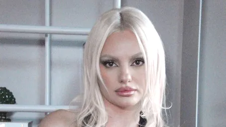 FOTO / Alexandra Stan, mai PROVOCATOARE ca niciodată. În ce ipostază s-a lăsat fotografiată pe plajă