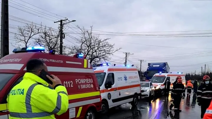 ACCIDENT grav în Cluj-Napoca. Ambulanță cu pacientă la bord, lovită de un autoturism și proiectată într-un autobuz care venea din contrasens