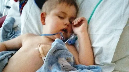 Gest impresionant. Mii de oameni au stat la coadă, ÎN PLOAIE, pentru a salva un copil bolnav de LEUCEMIE