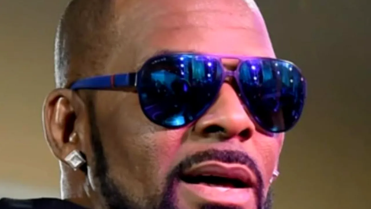 R. KELLY, inculpat pentru ABUZURI SEXUALE, se declară nevinovat. Artistul a ieșit pe cauțiune și nu are voie să se apropie de MINORI