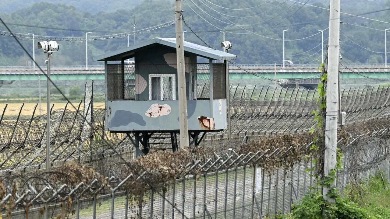 Focuri de avertisment trase de Armata sud-coreeană după ce militari nord-coreeni au ÎNCĂLCAT linia de demarcație