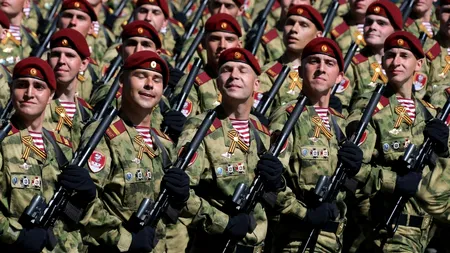 Vladimir Putin înarmează firmele private de securitate cu arme de asalt și mitraliere pentru a proteja infrastructura energetică a Rusiei
