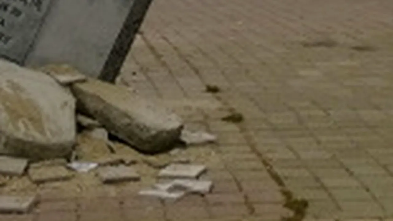 Reclamă inedită. Zeul Thor și-a aruncat ciocanul în Piața Unirii și a 