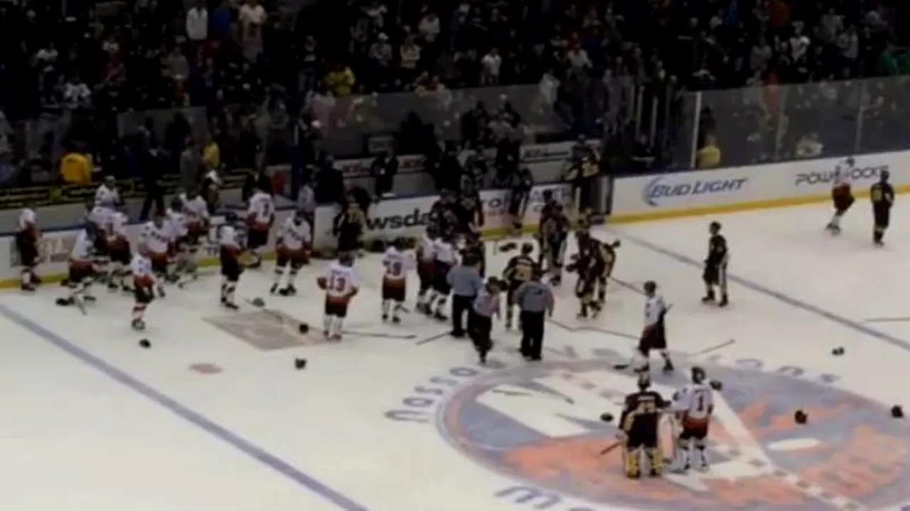 Ce se întâmplă când pompierii și polițiștii din New York joacă hochei. VIDEO