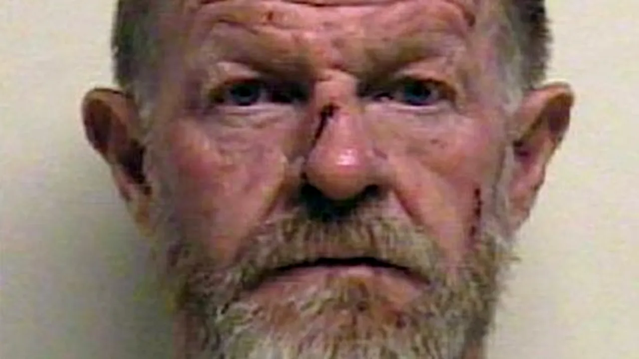 A intrat CU AVIONUL ÎN CASĂ. Gest extrem al unui bărbat, după ce și-a bătut soția și a ieșit pe cauțiune