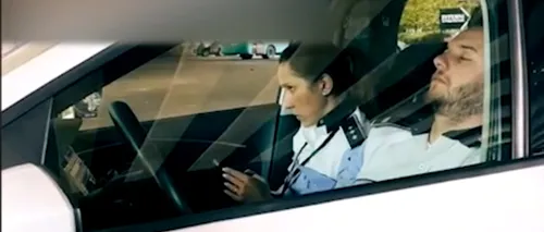 VIDEO | Agent al Brigăzii Rutiere, surprins în timp ce dormea în mașina de Poliție. „Așteptăm să avem o misiune”