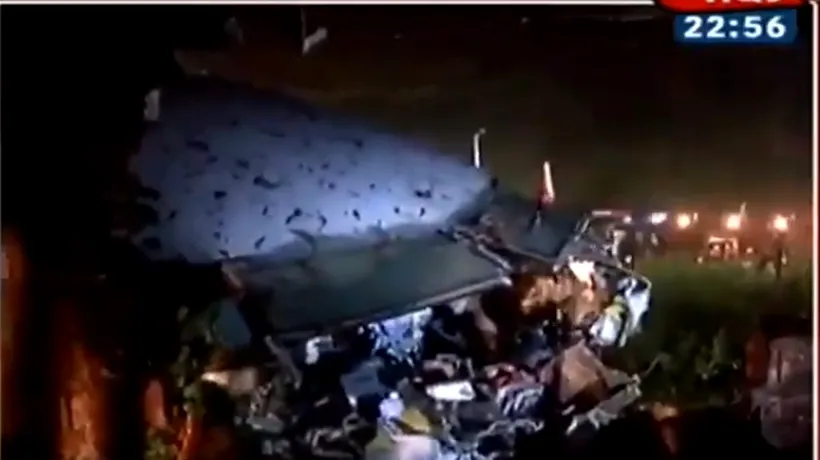 Un avion Boeing 737, cu circa 200 de persoane la bord, s-a dezmembrat la aterizare în India. Sunt zeci de morți și răniți