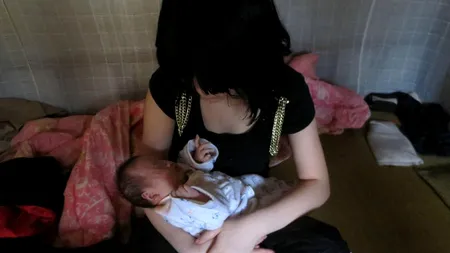 Cazul fetiței de 12 ani din Arad care a născut. DECIZIA mamei când a aflat de sarcina fiicei ei 