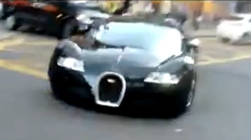 VIDEO - O imagine neobișnuită: Bugatti Veyron de 1001 cai-putere, tras pe marginea drumului de un polițist pe bicicletă