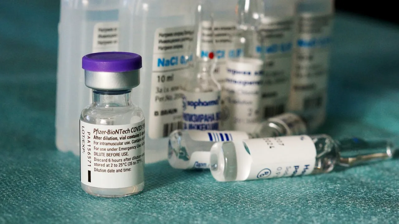 Pfizer: Vânzările vaccinului vor atinge cel puţin 65 de miliarde de dolari în 2021-2022