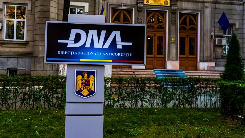 Zeci de oameni de afaceri din Buzău, puși sub urmărire penală de procurorii DNA. Angajații Fiscului care trebuiau să îi controleze le făceau contabilitatea