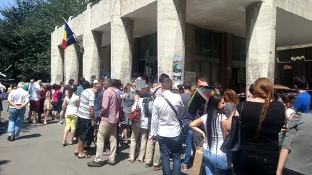 Admitere Facultate 2014. Peste 2.600 de absolvenți s-au înscris la ASE în prima zi. Câte locuri oferă celelalte universități