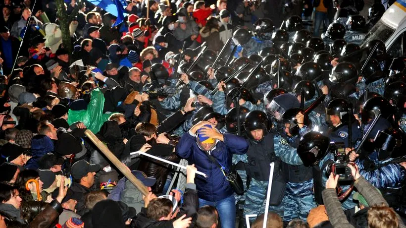 Aproximativ 20.000 de persoane au protestat la Kiev față de respingerea acordului de asociere cu UE
