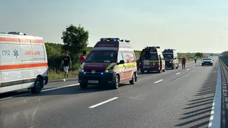 TRAGEDIE pe A2, după ce un autocar cu 22 de copii s-a răsturnat. O persoană a murit, iar un copil e în stare gravă