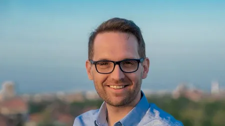Primarul Timișoarei, Dominic Fritz, infectat cu Covid-19: „A treia oară n-am scăpat”  