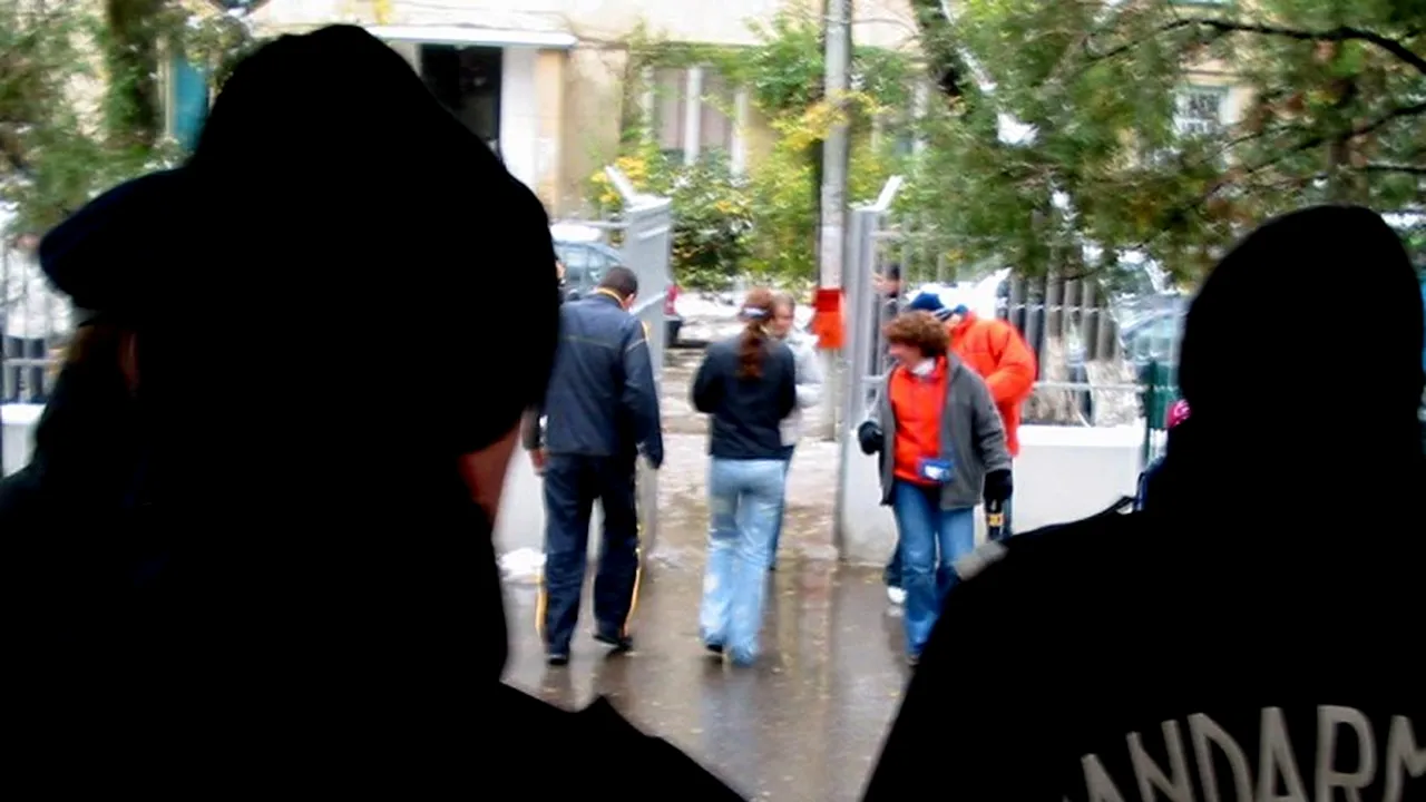 Zeci de elevi din Arad, prinși de jandarmi în baruri în timpul cursurilor