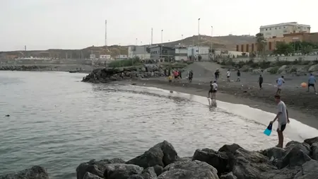 Imagini de la punctul de trecere a frontierei Tarajal din Ceuta, pe unde 65.000 de oameni au trecut dinspre Maroc. 57 de persoane au murit