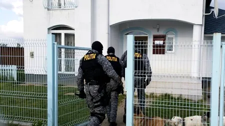 Cântăreț de muzică populară din Banat, ridicat de procurori pentru trafic de persoane