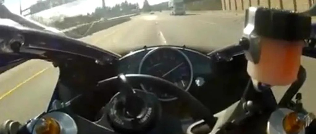 Un motociclist din Canada care se filmase circulând cu 299 km/oră a fost arestat. VIDEO
