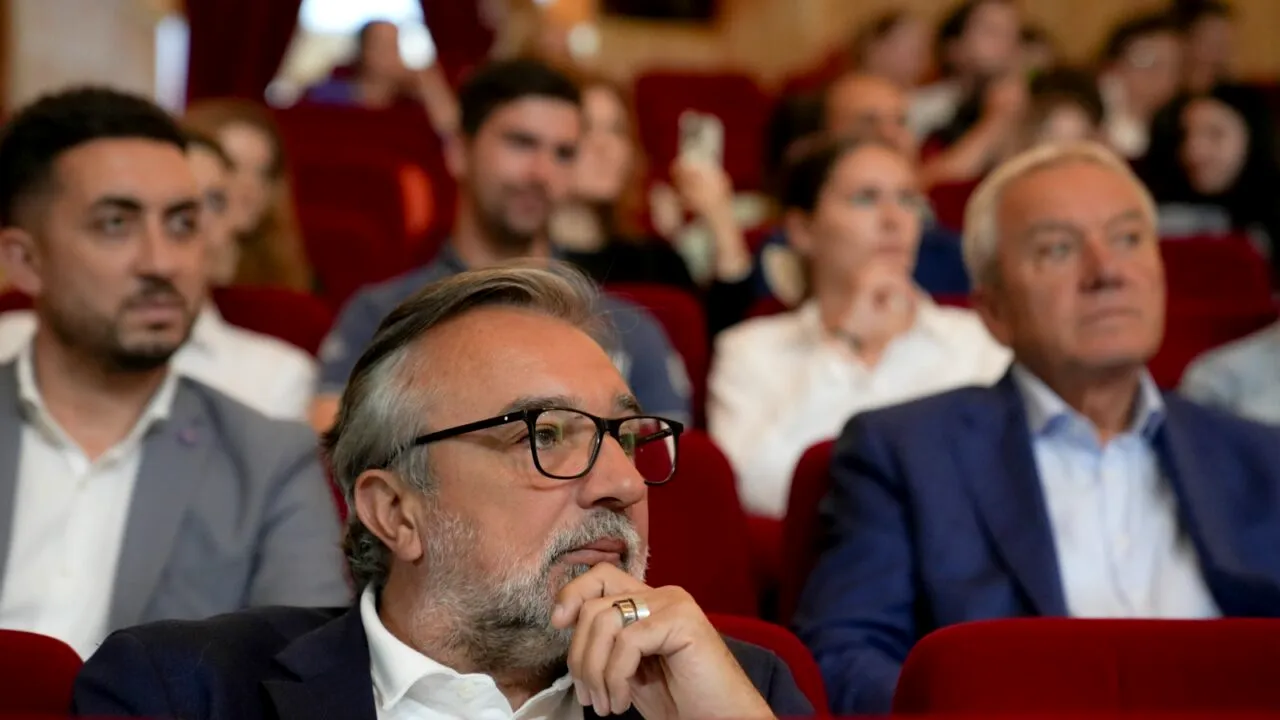 Lucian ROMAȘCANU la Buzău, de Ziua DIVERSITĂȚII Culturale: Deschideți-vă SUFLETELE către CULTURĂ!