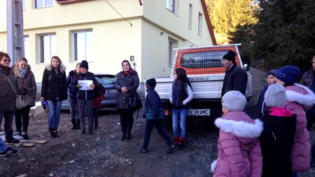 Anchetă într-o școală din Bistrița. 16 elevi nu mai sunt lăsați de părinți la școală de frica învățătoarei. „Sunt mai mulți copii bătuți