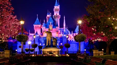 Disneyland în paradisul de fițe al ROMÂNILOR. Donald Rățoiul și Șoricelul Mickey, la o aruncătură de băț de mall-ul preferat