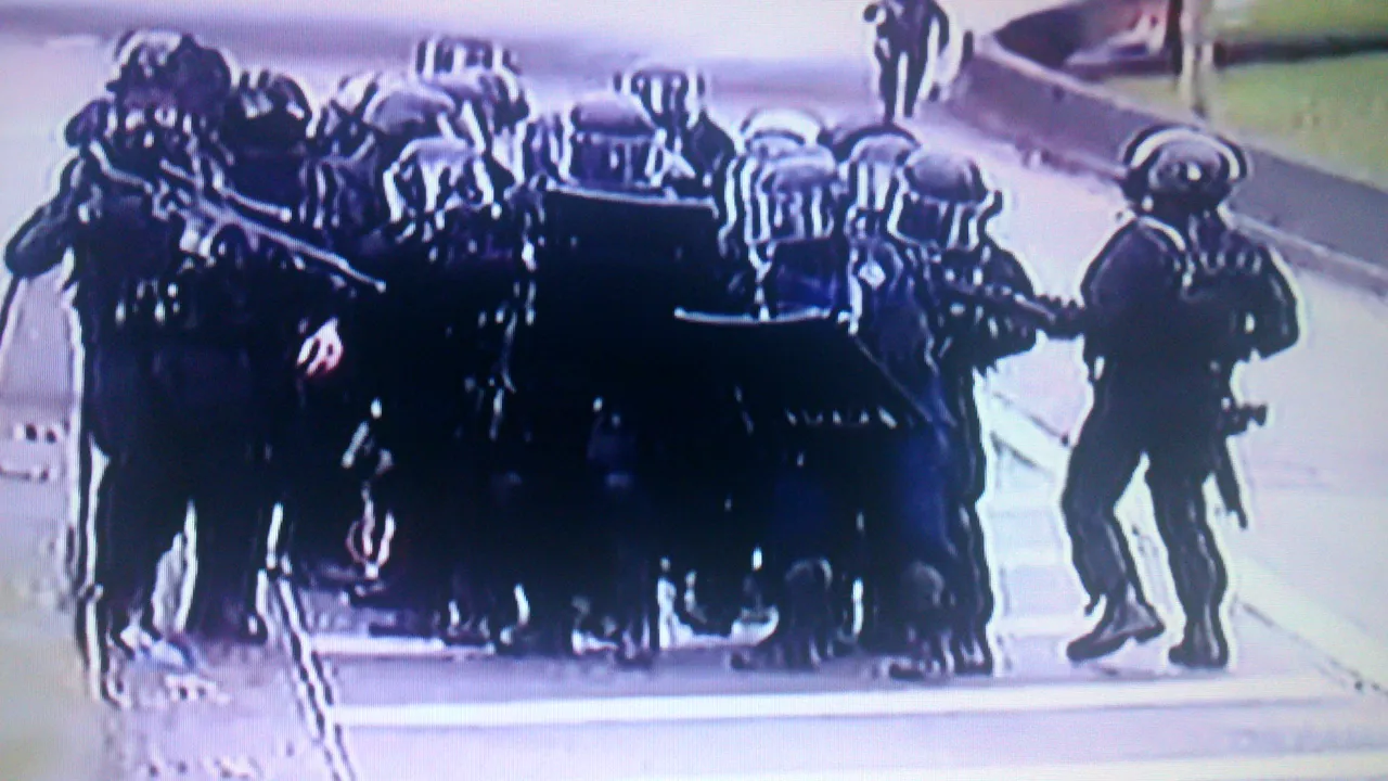 Alerte false și evacuări în mai multe zone din Franța după atentate