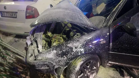 FOTO ACCIDENT cu patru autoturisme în Pitești. Patru persoane au ajuns la spital