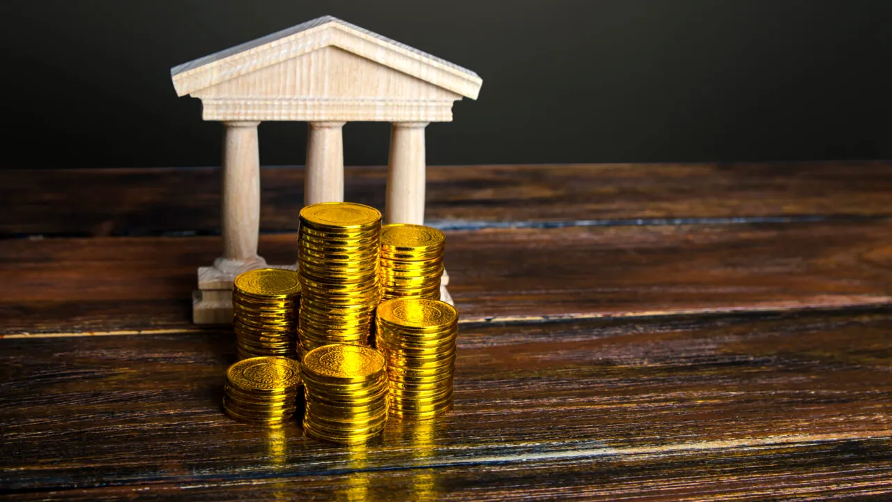 Aurul atinge un MAXIM istoric de 141 de dolari pe gram