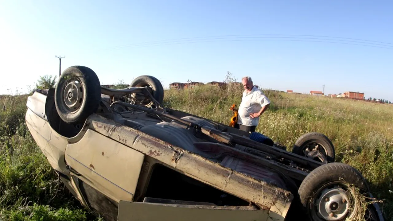 Băiat de 8 ani din Ialomița, rănit după ce s-a răsturnat cu o mașină furată, condusă de un amic de 14 ani