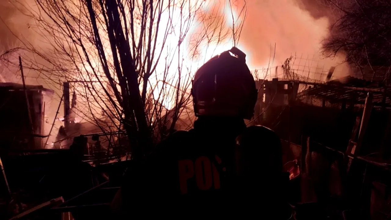FOTO-VIDEO | Sfârșit tragic pentru un bărbat orb, imobilizat la pat. Casa i-a ars ca o torță, iar el a MURIT carbonizat