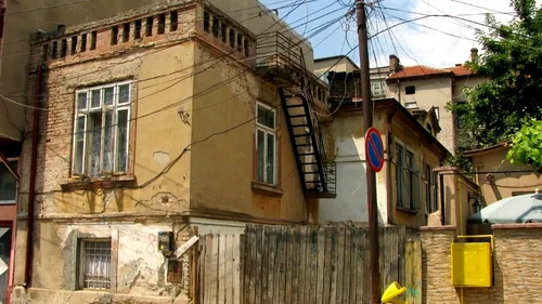 Impozite mărite de cinci ori pentru terenuri și clădiri lăsate în paragină într-un mare oraș din România