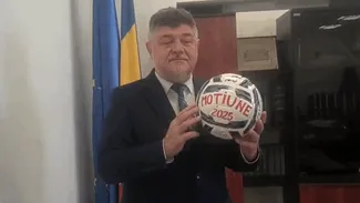 Un parlamentar al opoziției pasează „mingea moțiunii” lui Sorin Grindeanu: „Dă ordin parlamentarilor PSD să voteze moțiunea de cenzură”