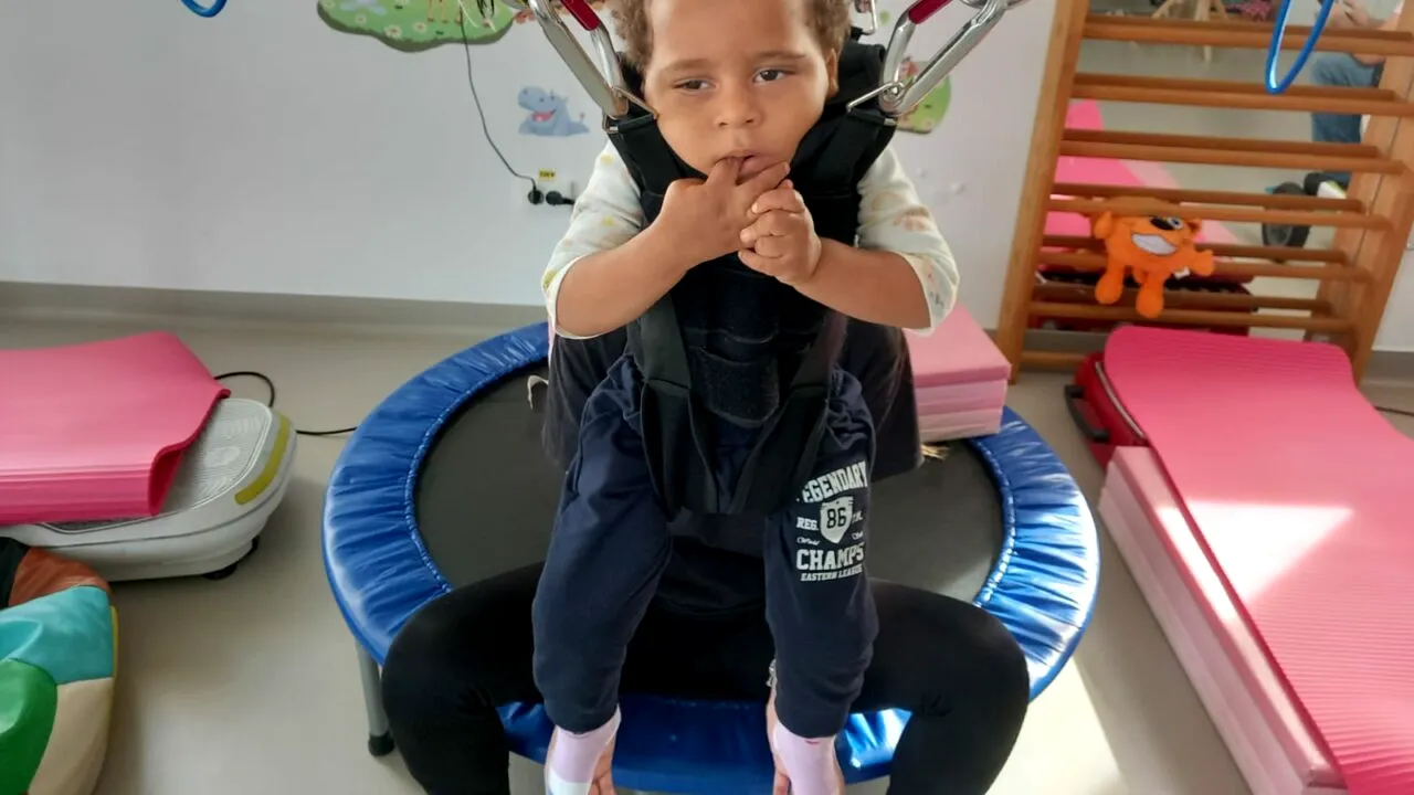 Povestea emoționantă a lui David, un bebeluș de un an și 10 luni, diagnosticat cu oboseală cronică. Ce se poate face