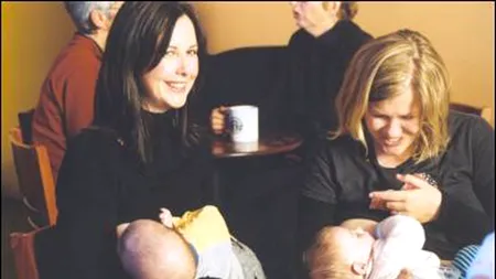 Au invitat mai multe mămici la o conferință pe tema alăptării. Ce s-a întâmplat când una dintre ele a vrut să-și hrănească bebelușul a fost „de neînțeles