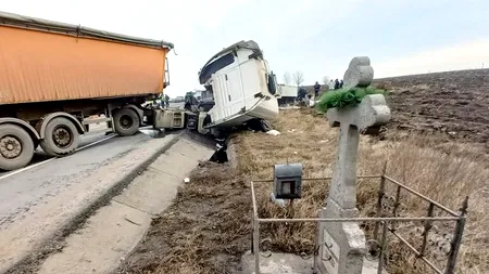 Avertismentul unui polițist rutier din Brașov: De fiecare dată când controlez câte un TIR și îl găsesc pe șofer cu un alt card, de tot atâtea ori se lasă cu amendă