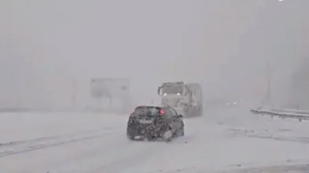 Ninge pe Valea Prahovei, iar în mai multe județe este ceață/Sfaturi pentru șoferi: ce nu trebuie să lipsească din mașină în sezonul rece