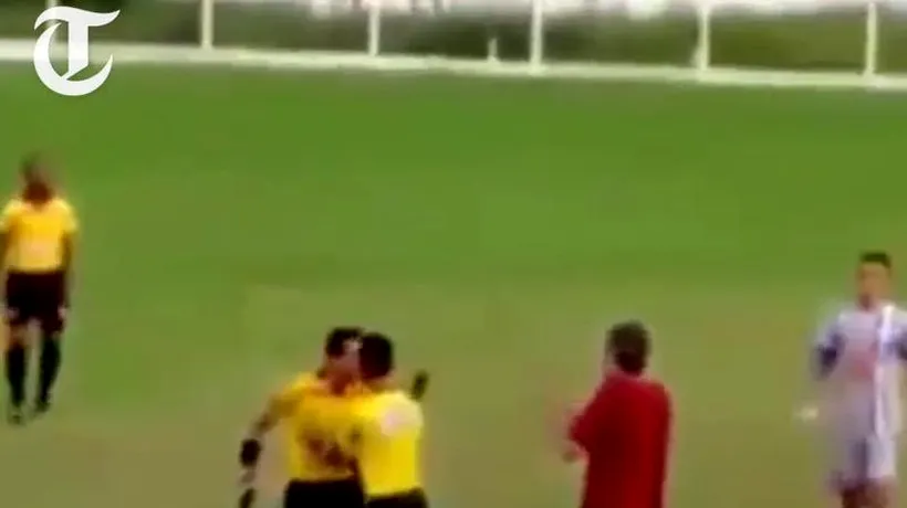 Gest șocant al unui arbitru brazilian pe terenul de joc. A fost nevoie de intervenția colegilor
