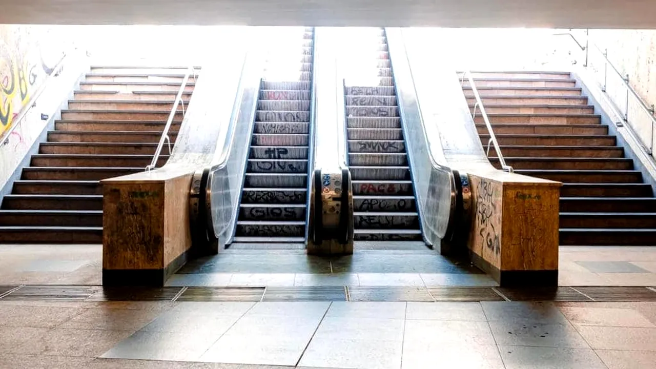 Ritm de melc. De când se chinuie Primăria Capitalei să schimbe scările rulante din Pasajul de la Universitate. Ce spune Nicușor Dan