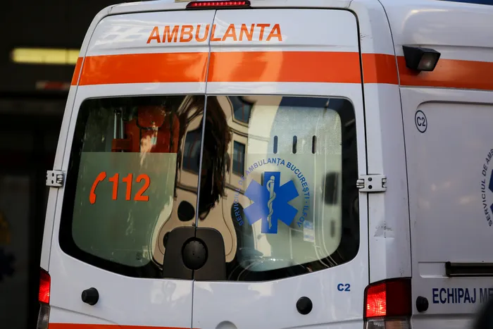 Sfârșit tragic pentru doi tineri din Timiș, după ce motocicleta pe care se aflau a fost izbită puternic de o mașină