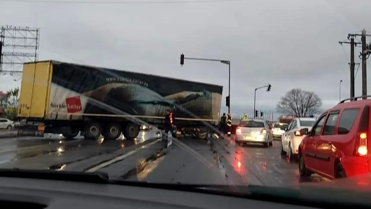 Accident mortal în Argeș. Un camion a izbit un autoturism. În urma impactului, pasagerul din mașină a murit pe loc