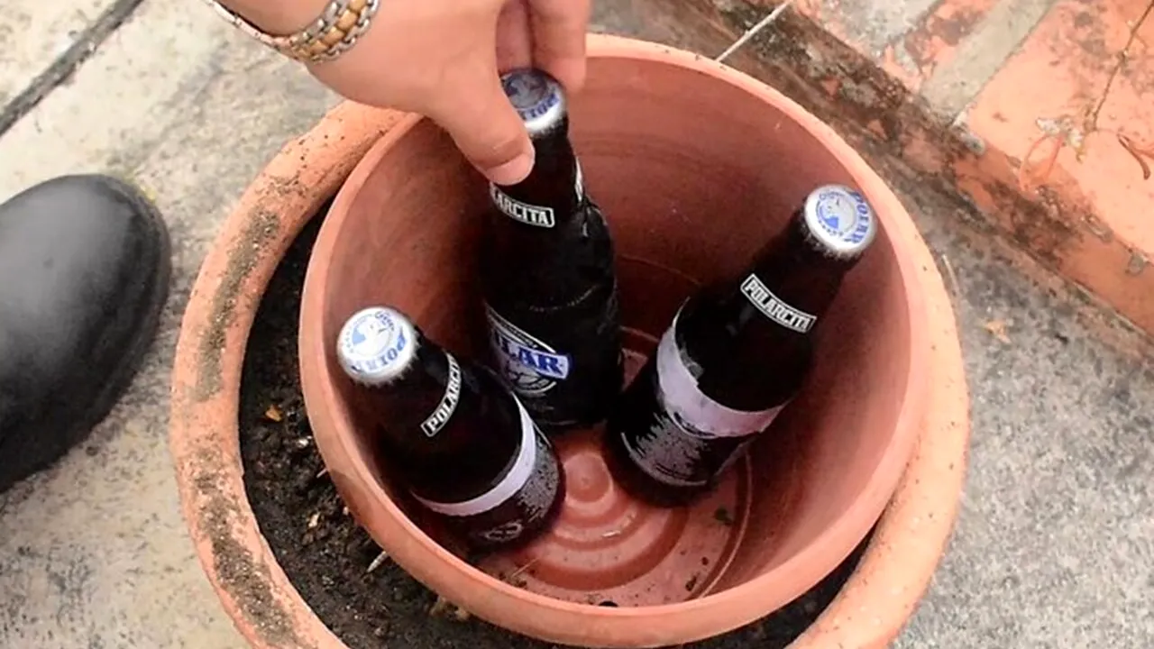 Cum să răcești o bere caldă în fix 5 minute. Trucul ingenios pe timp de vară, pe care puțini români îl știu