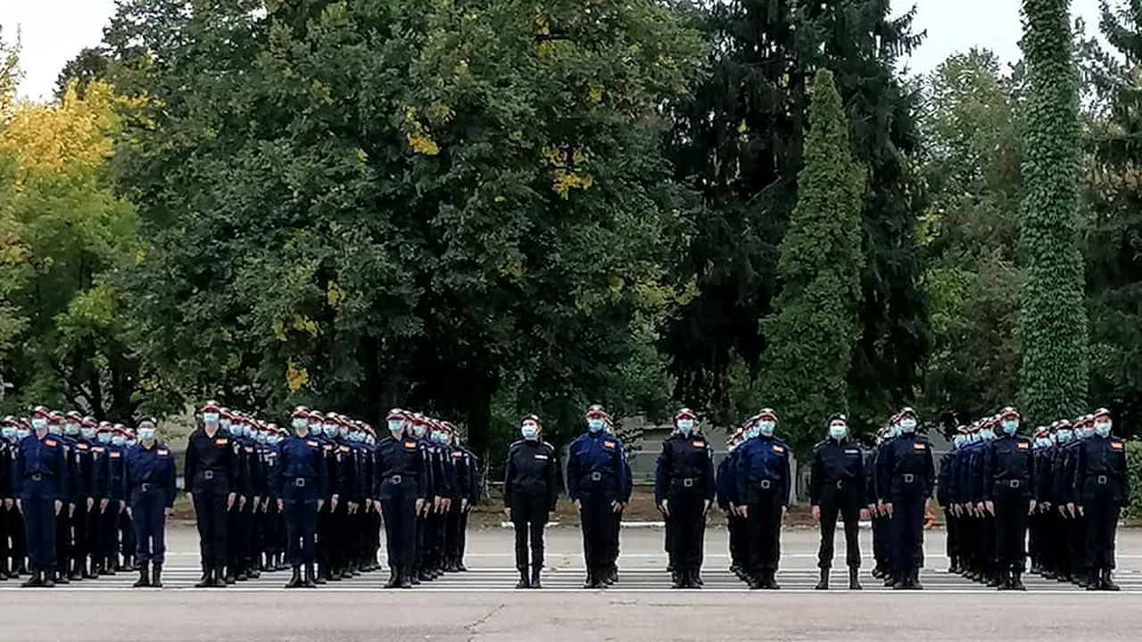Studenţii de la Academia de Poliţie se plâng că primesc mâncare proastă și cu gândaci