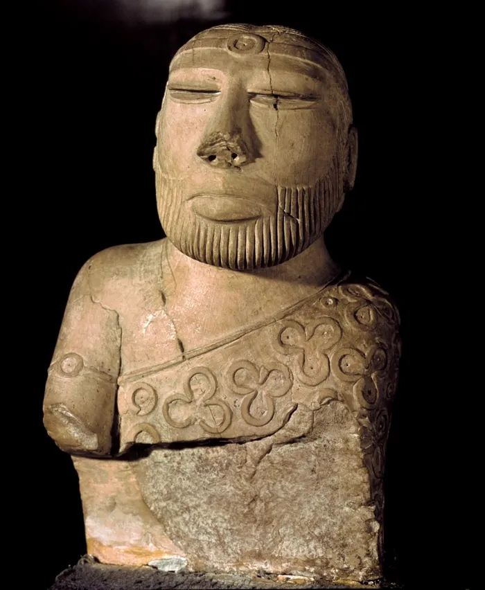 Statuia din calcar a unui preot sacerdot din anii 2500 î.Hr. - găsită la Mohenjo Daro 
