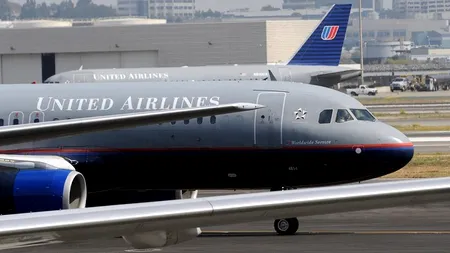 Un zbor al United Airlines a fost deviat din cauza unei altercații între doi pasageri