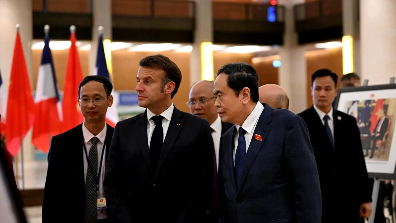 Macron pledează pentru consolidarea cooperării dintre FRANȚA și Vietnam, cu ocazia vizitei sale la Hanoi