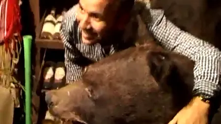 IMAGINI VIDEO de la cheful organizat de primarul din Bușteni pentru fiul lui Fidel Castro: „Vreau să beau, să mă simt bine/ Cu-Alejandro lângă mine/ Chiar dacă ne duci cu duba/ Vreau să mergem toți în Cuba