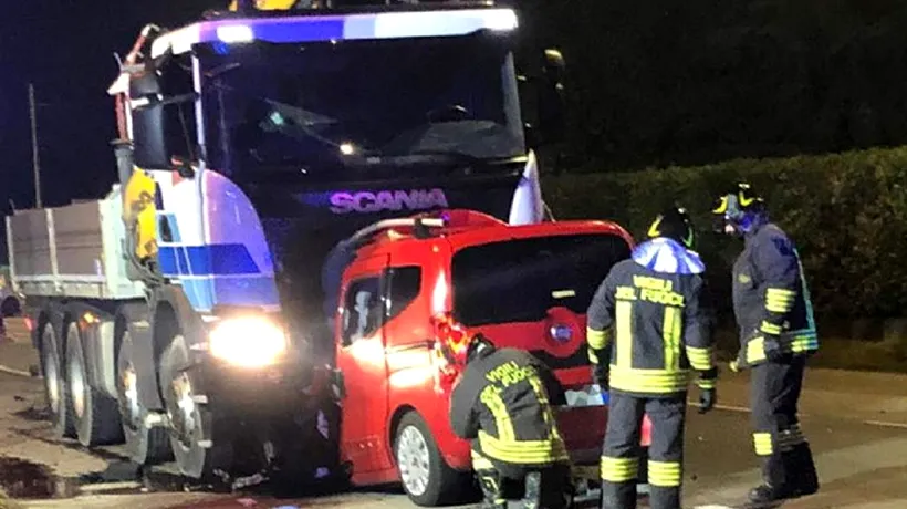 Român, decedat într-un accident tragic în Italia: Mașina tânărului a intrat cu totul sub un camion

